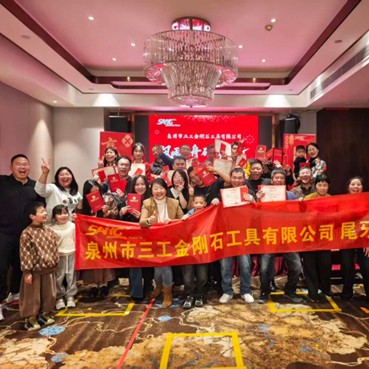 احتفال نهاية العام: كيف تبني شركة SANG Diamond Tools ثقافة فريق متحدة وممتنة